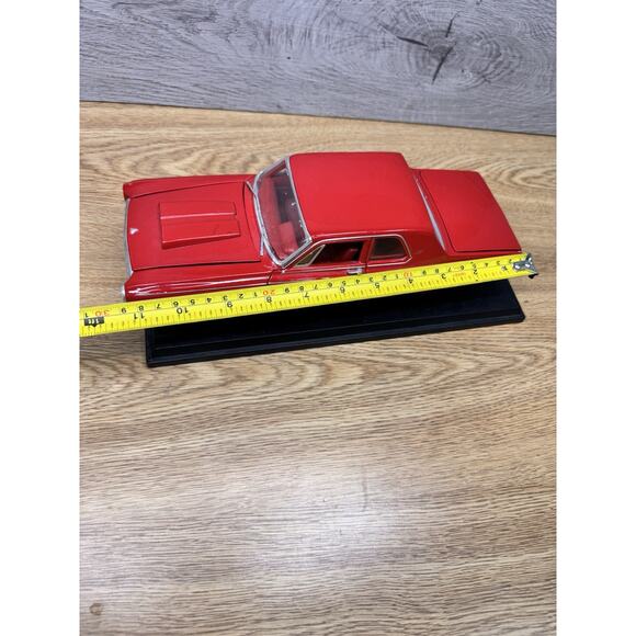 Maisto 1/18 - Dodge 330 1963 Red Diecast Scale Model Car - Picture 7 of 11